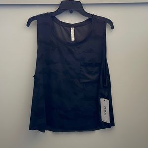 NWT Camo Cropped Tee